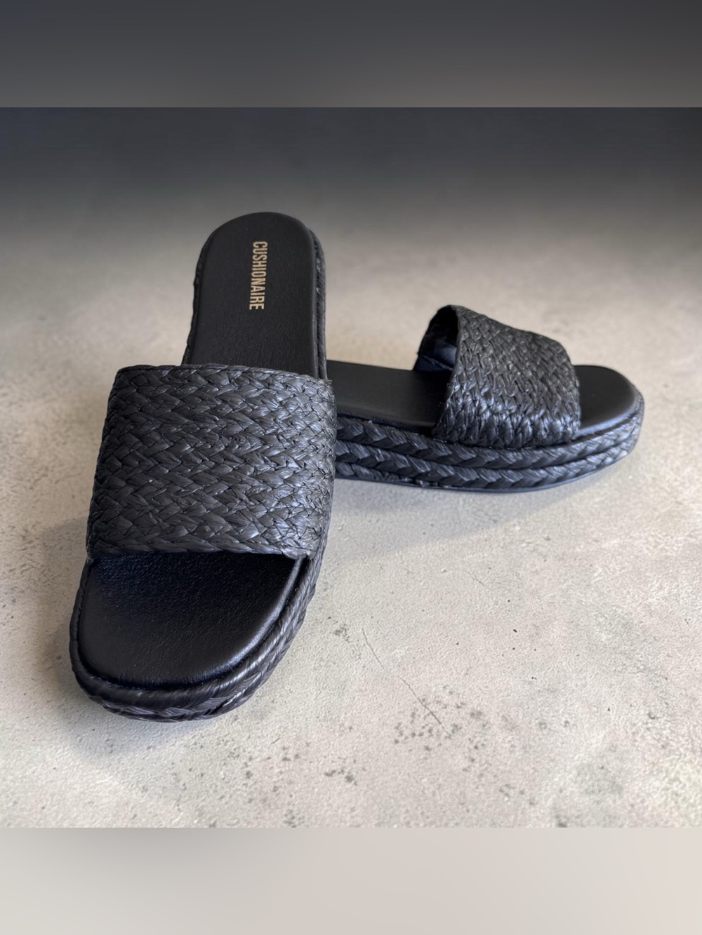 Cushionaire Black Woven Platform Slide Sandals – Women’s Size 8W